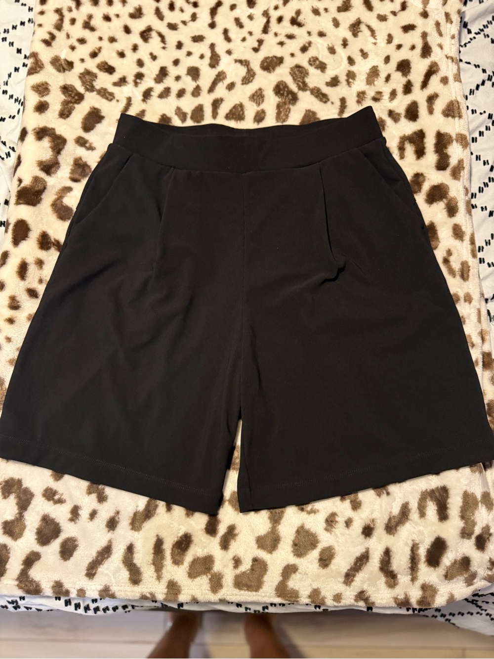 HALARA Black High-Waist Pull-On Dress Up Shorts